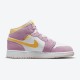 Air Jordan 1 Mid SE GS Arctic Pink DC9517 600 Světle arktická růžová Univerzitní zlato-bílá dámské Jordan Tenisky